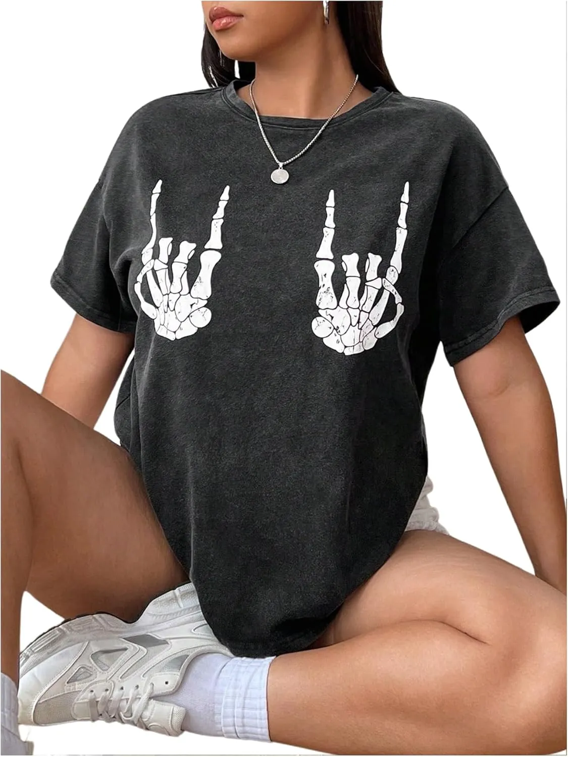 Verdusa Women's Plus Size Skull Hand Print Vintage T Shirts Punk Washed Drop Shoulder Tees